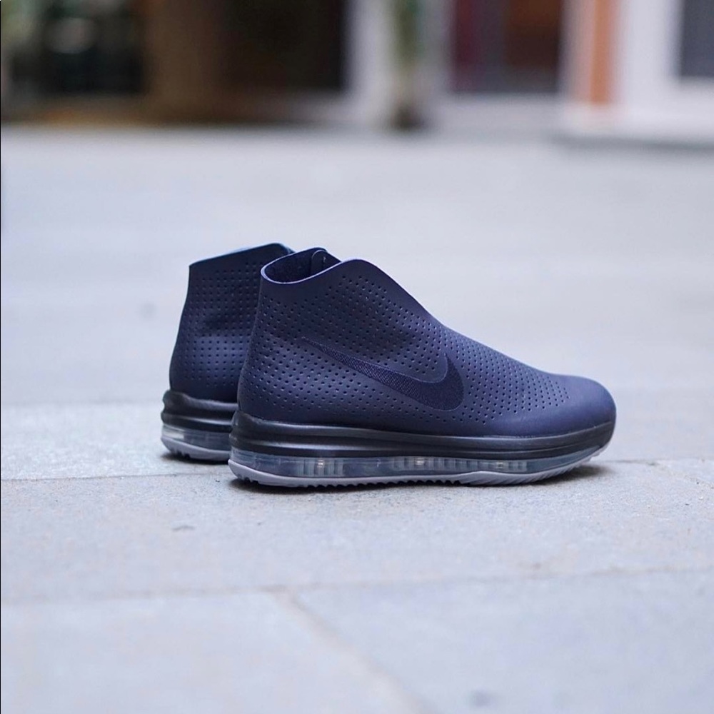 New! *Last Pair !* Nike Women's Modairna in Navy - Picture 2 of 8